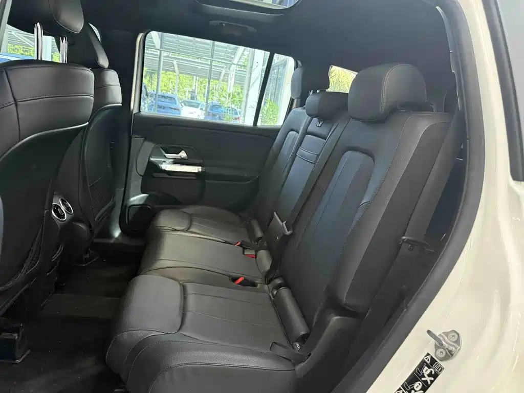 Mercedes-Benz GLB — миниатюра 13