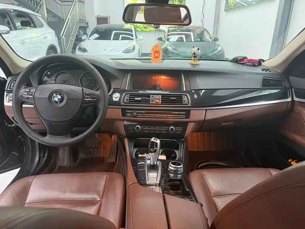 BMW 5 Series — миниатюра 9