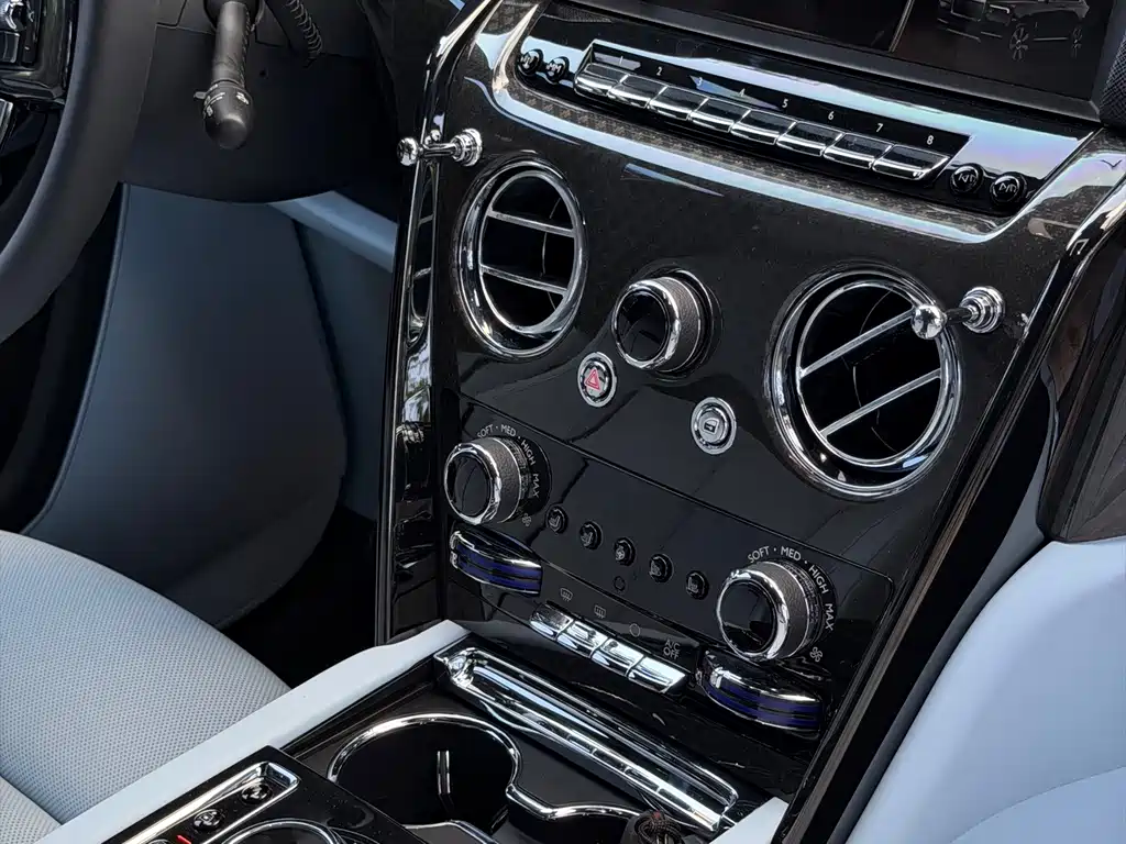 Rolls-Royce Cullinan — миниатюра 7
