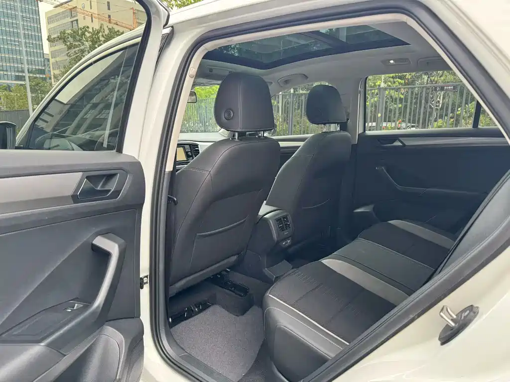 Volkswagen T-Roc — миниатюра 6