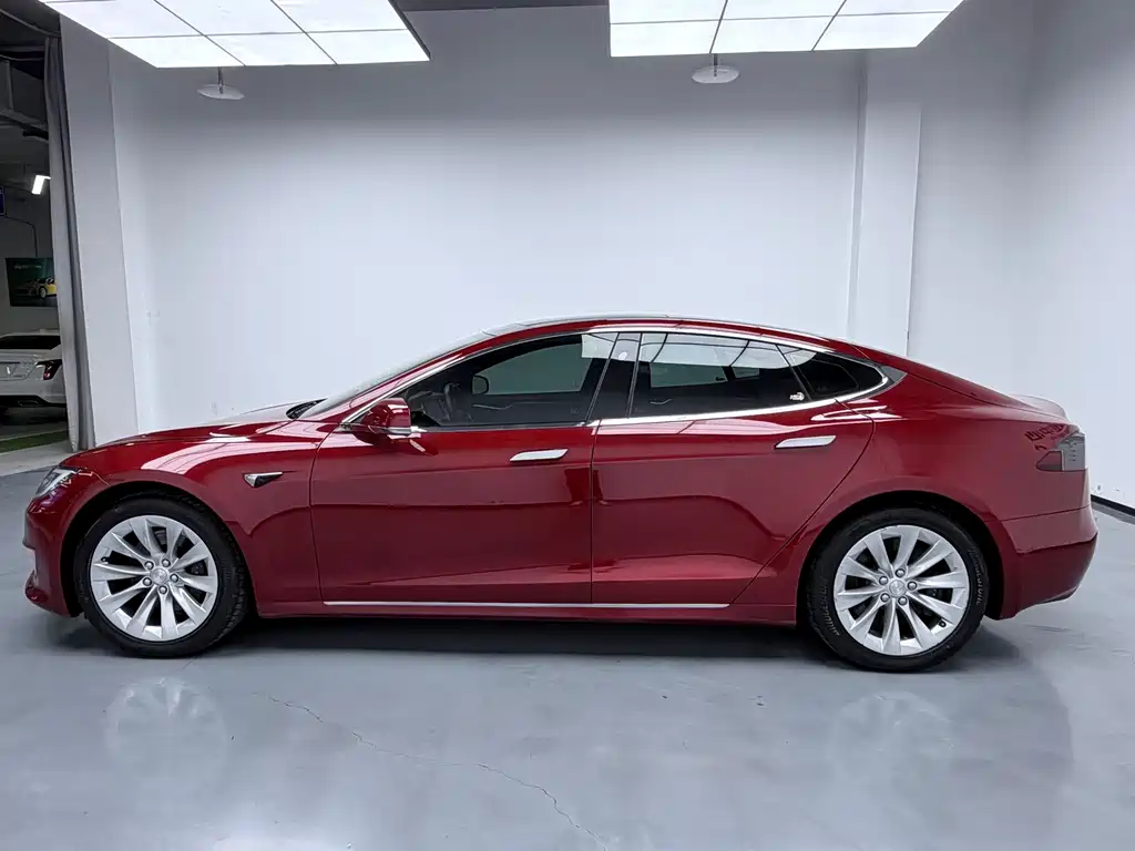 Tesla Model S — миниатюра 7