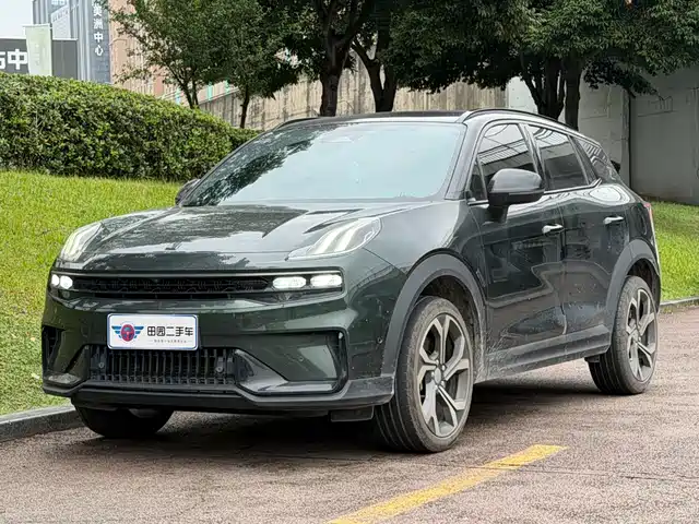 Lynk & Co 06