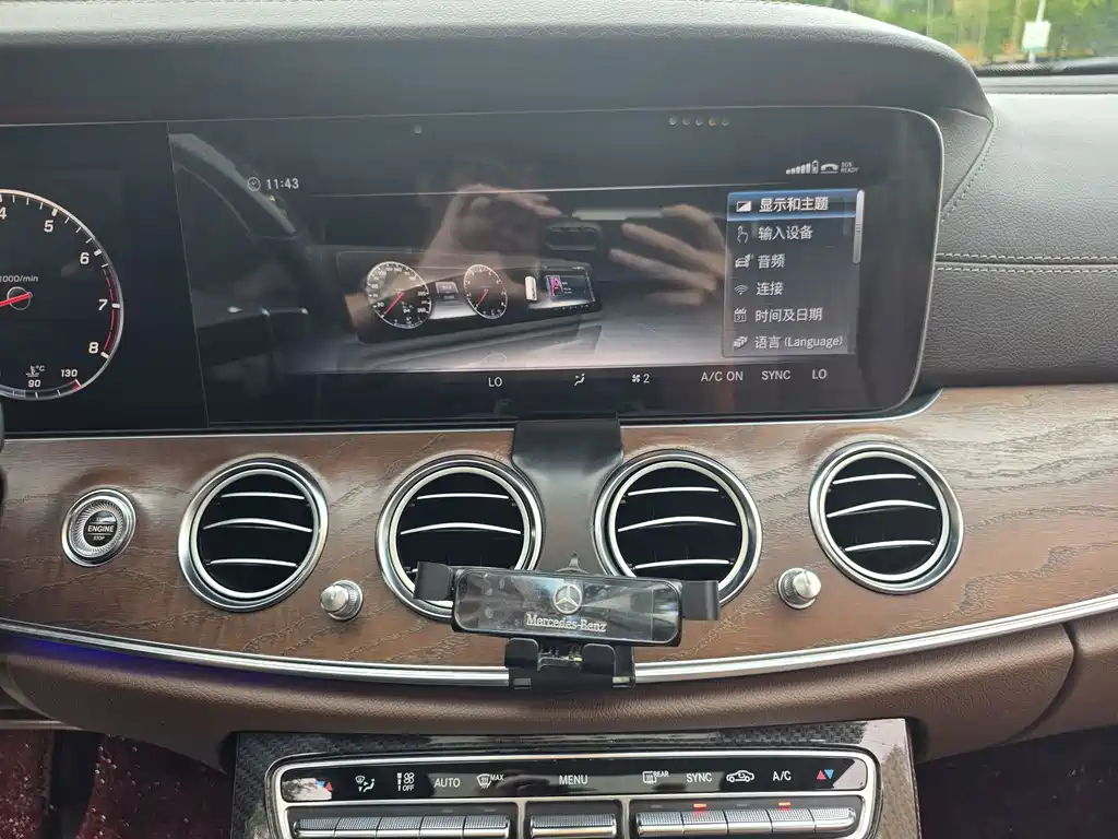 Mercedes-Benz E-Class — миниатюра 12