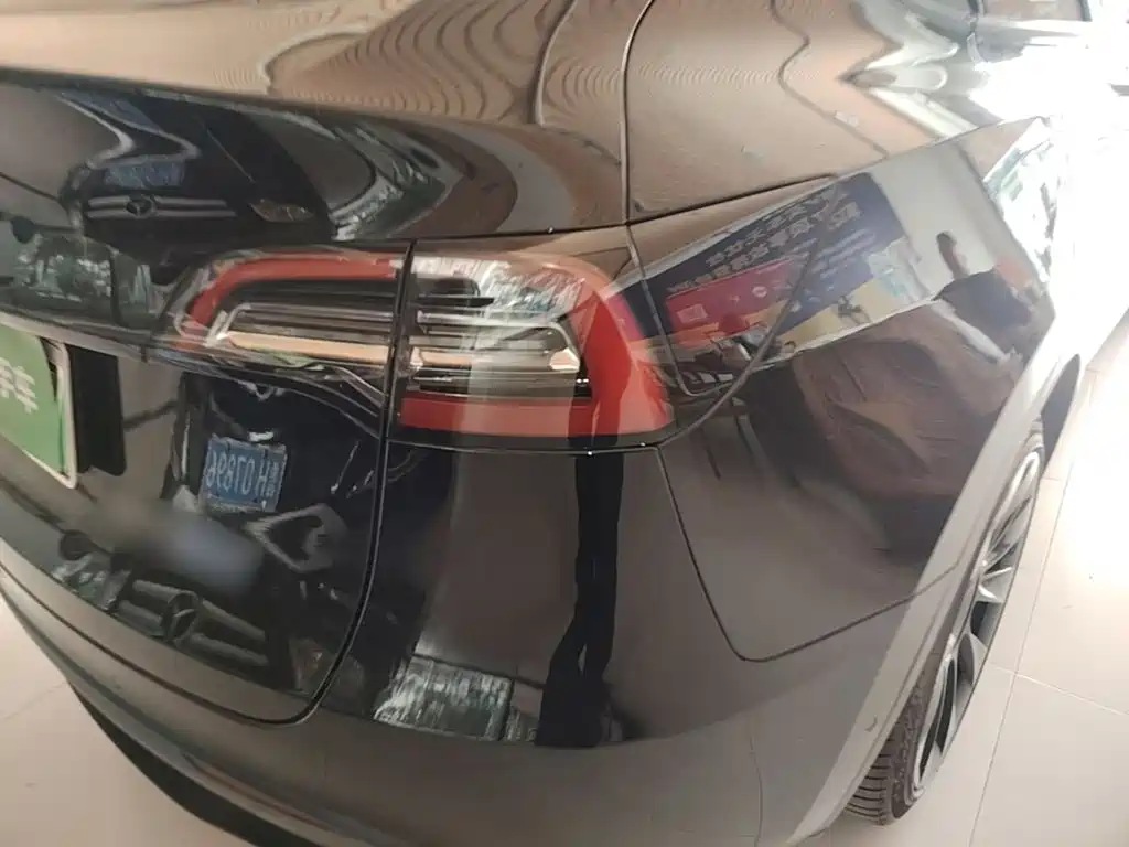 Tesla Model Y — миниатюра 8