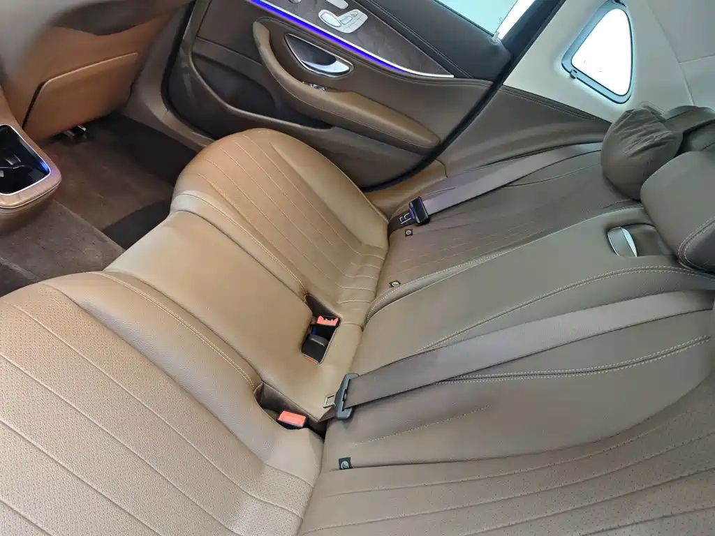 Mercedes-Benz E-Class — миниатюра 10