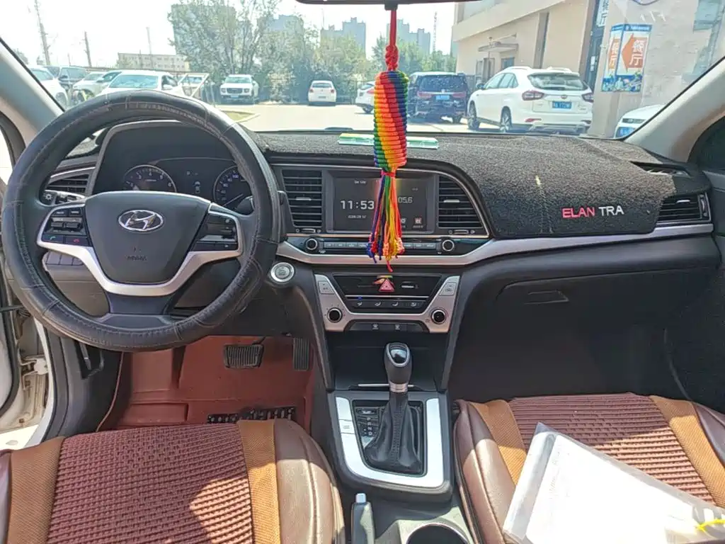 Hyundai Elantra — миниатюра 5