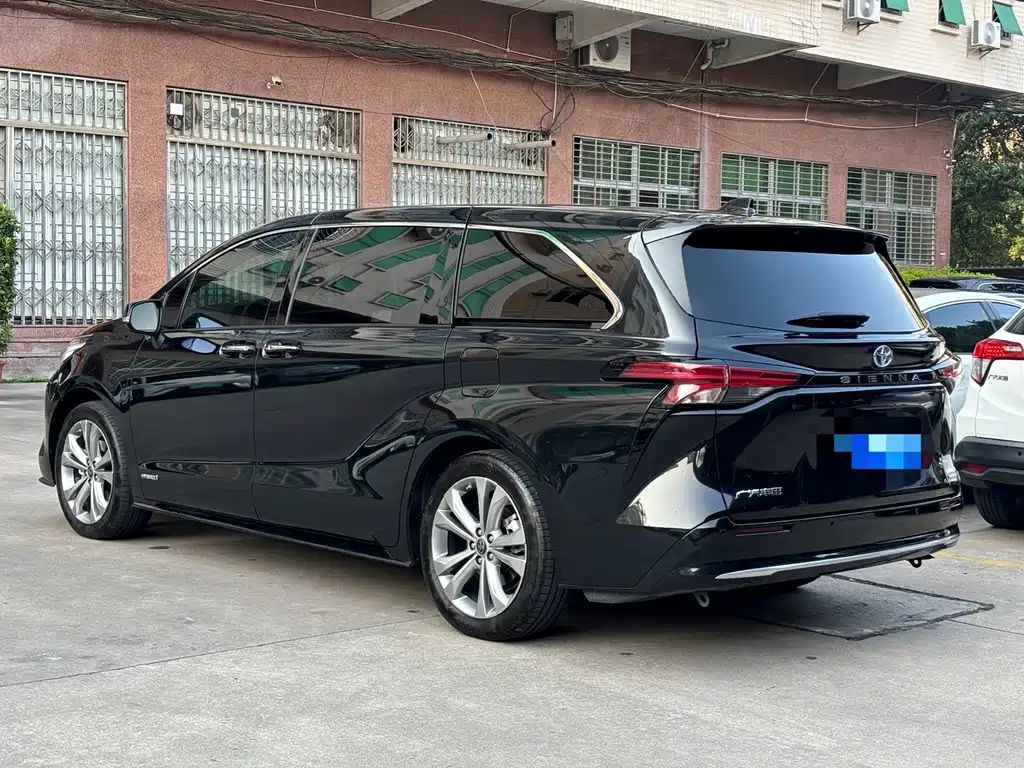 Toyota Sienna 2023 2.5L Luxury