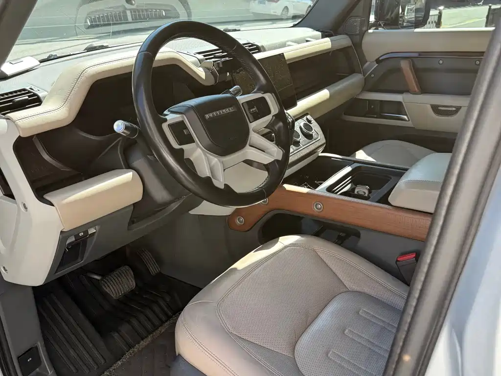 Land Rover Defender — миниатюра 7