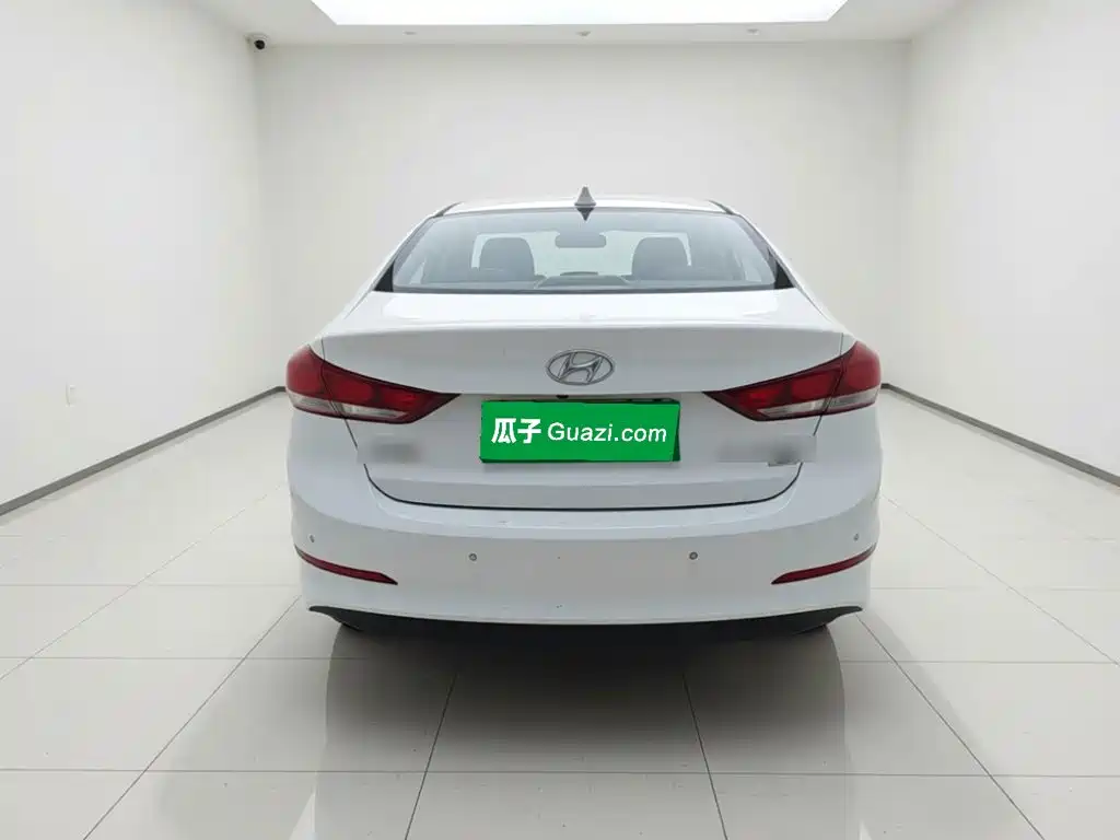 Hyundai Elantra — миниатюра 3