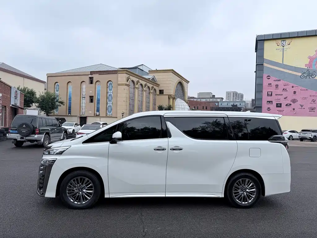 Toyota Vellfire — миниатюра 3