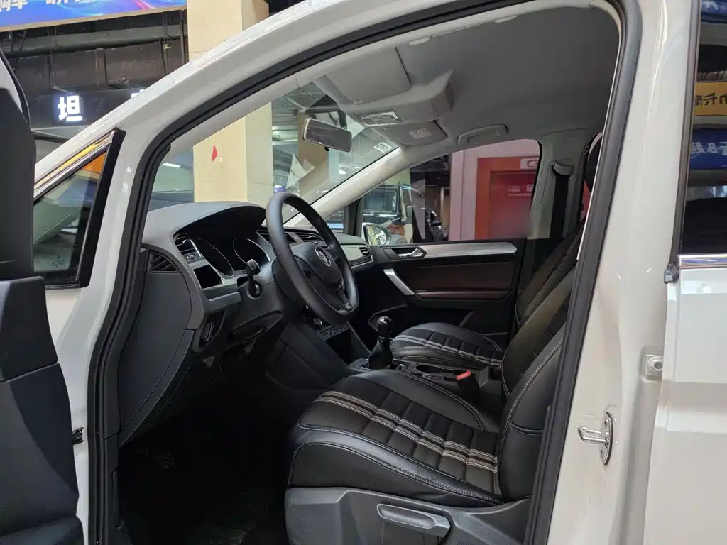 Volkswagen Touran — миниатюра 13