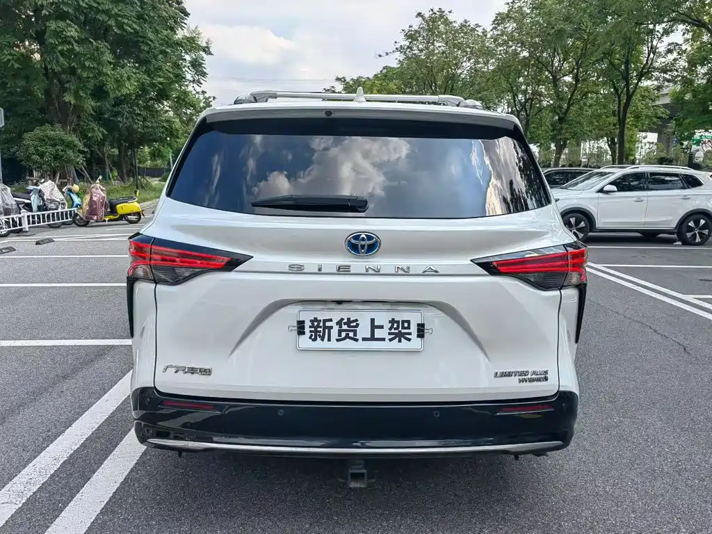 Toyota Sienna — миниатюра 8