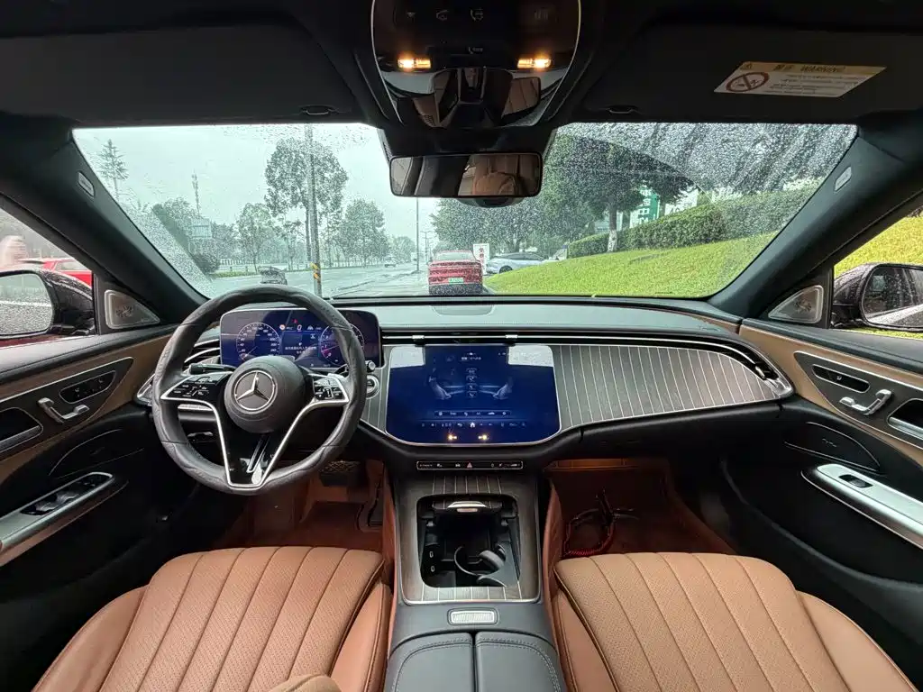 Mercedes-Benz E-Class — миниатюра 13