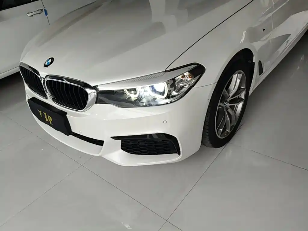 BMW 5 Series — миниатюра 24