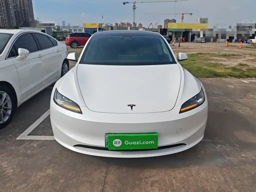 Tesla Model 3 — миниатюра 3
