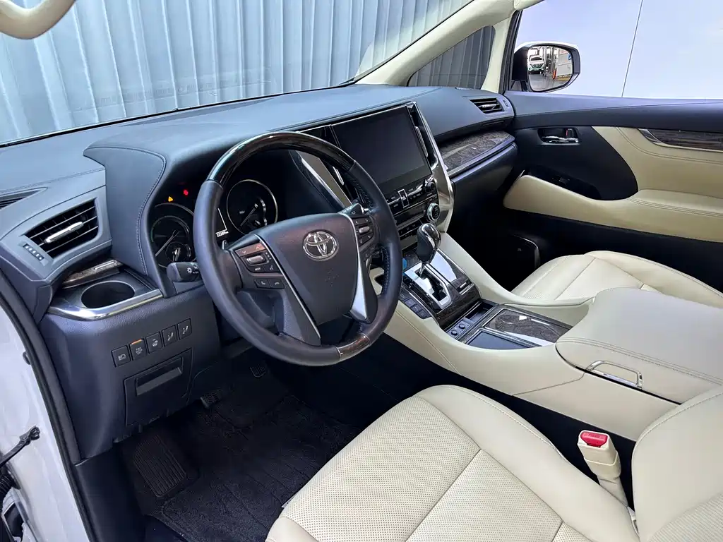 Toyota Vellfire — миниатюра 7