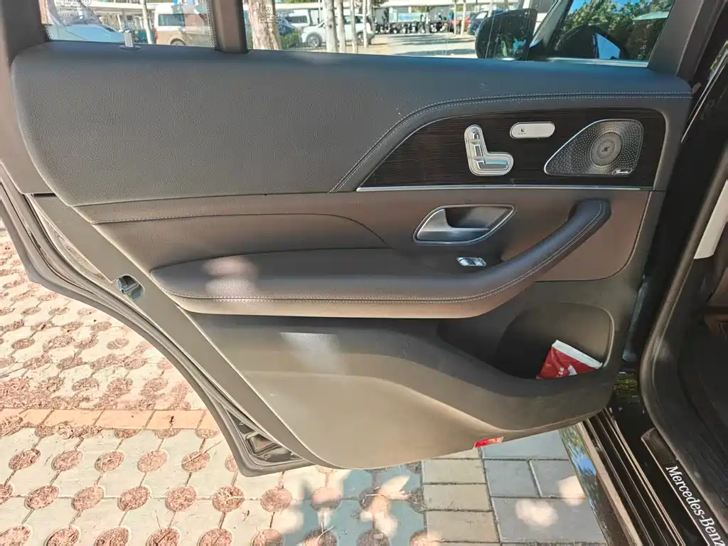 Mercedes-Benz GLS — миниатюра 10