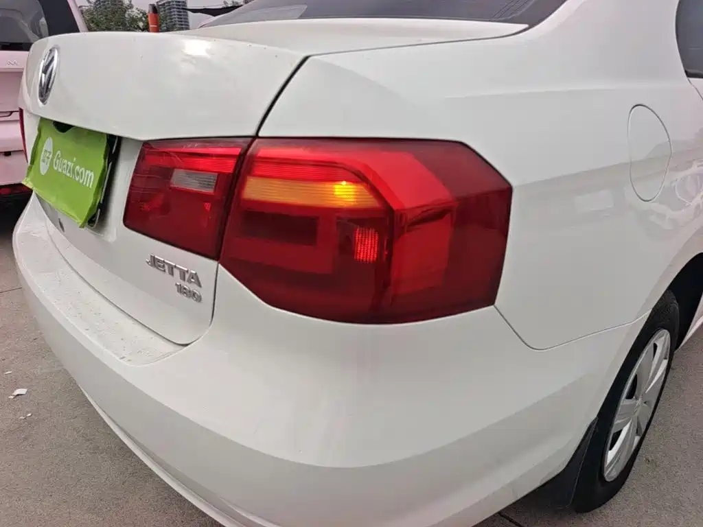 Volkswagen Jetta — миниатюра 8