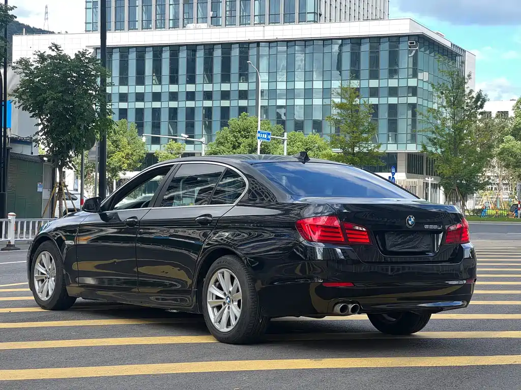 BMW 5 Series — миниатюра 5
