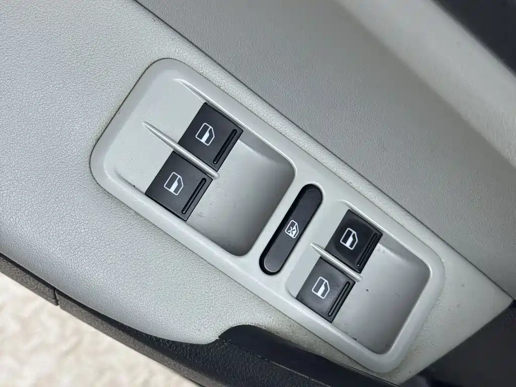 Skoda Yeti TSI280 DSG Forward Edition, фото 16