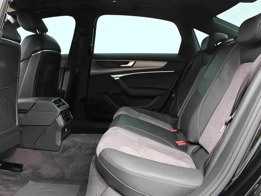 Audi A6L New Energy — миниатюра 11