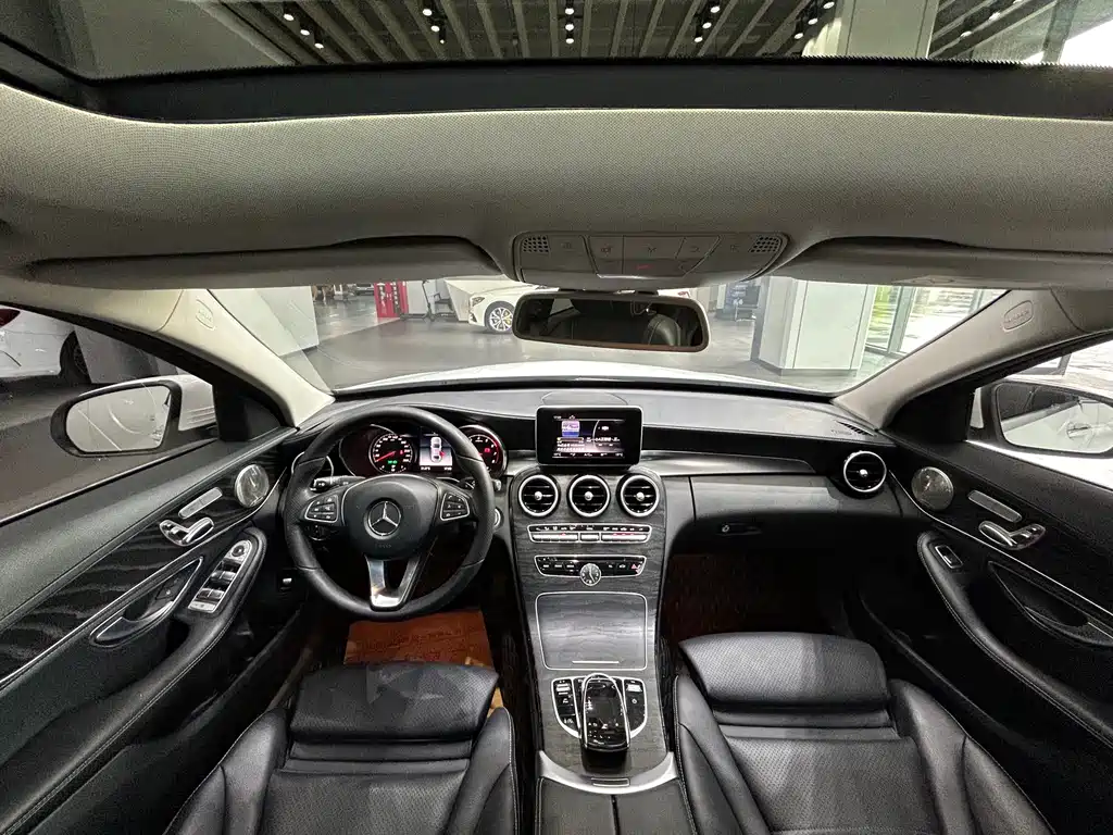 Mercedes-Benz C-Class — миниатюра 6