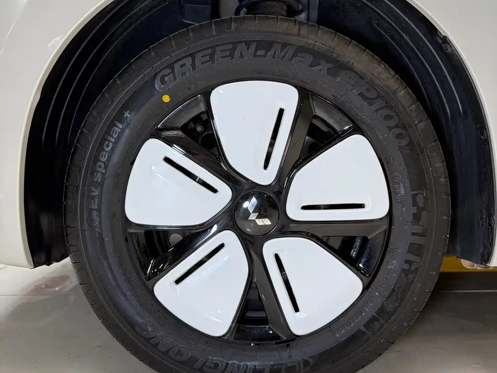Wuling MINIEV — миниатюра 8