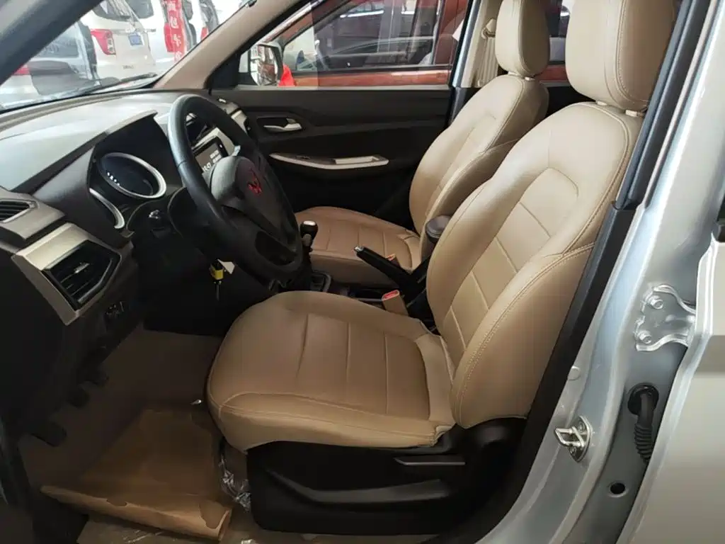 Wuling Hongguang — миниатюра 15