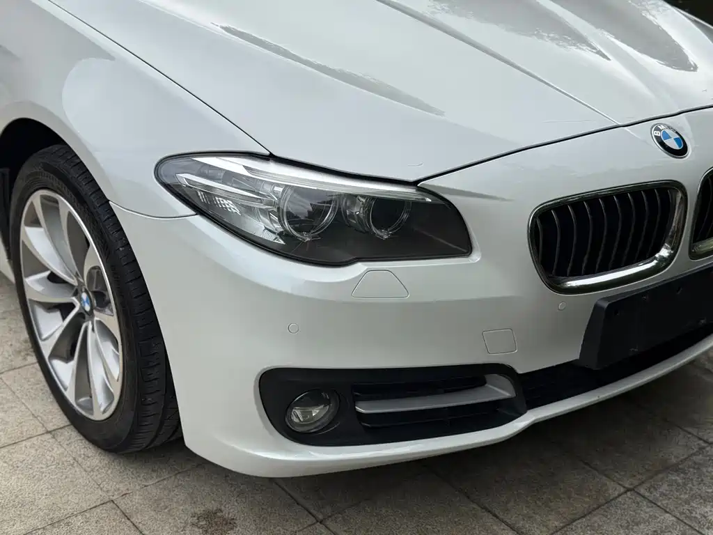 BMW 5 Series — миниатюра 17