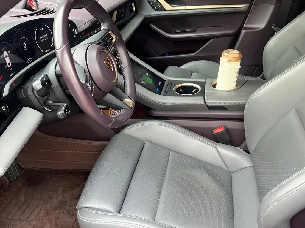Porsche Taycan — миниатюра 7