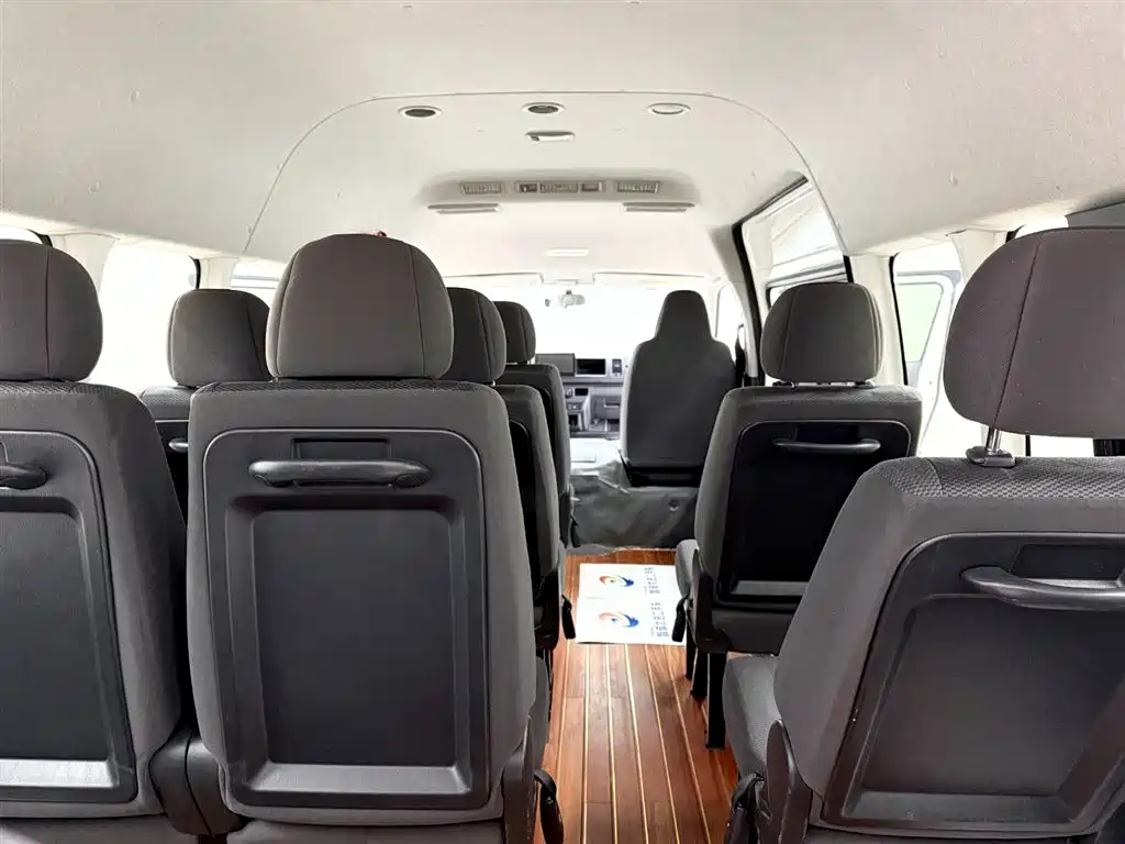 Toyota HiAce 2015 2.7L