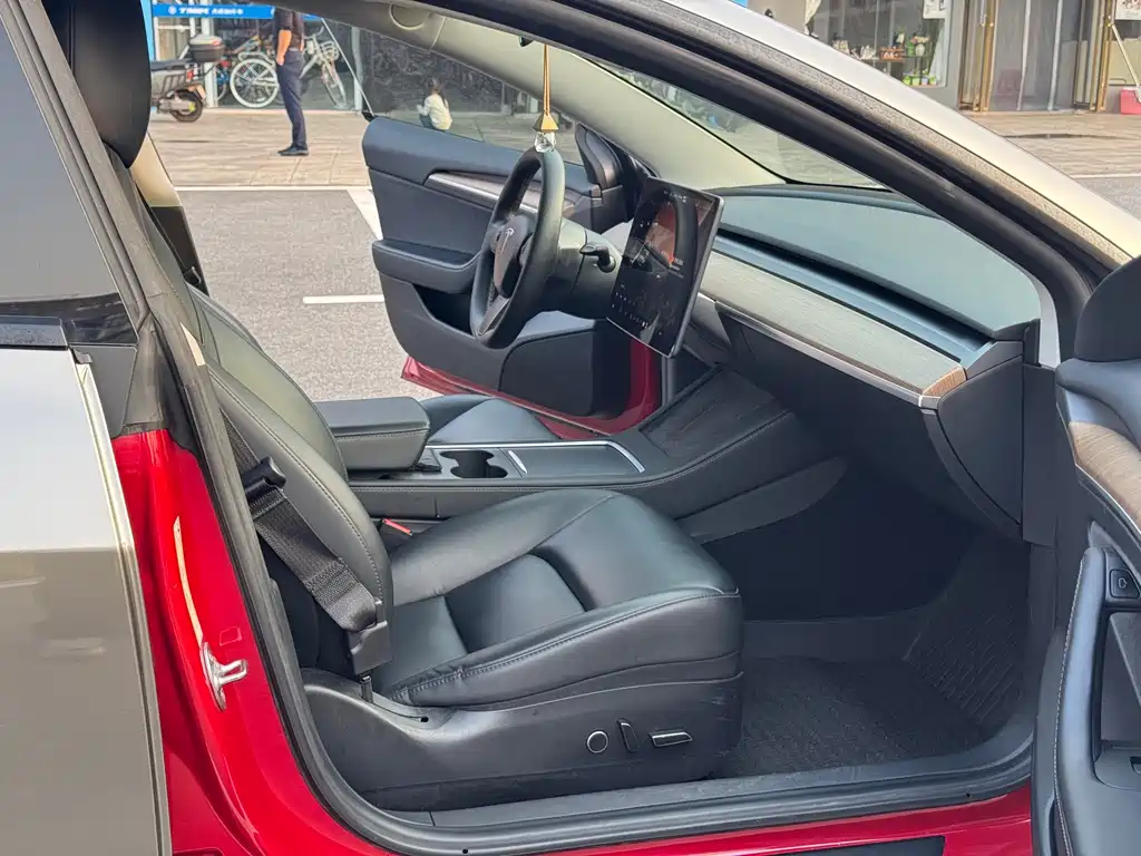 Tesla Model 3 — миниатюра 9
