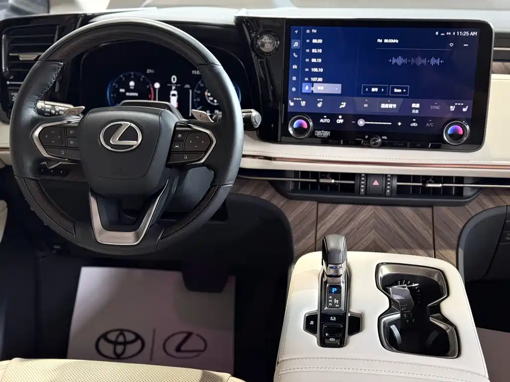 Lexus LM — миниатюра 16