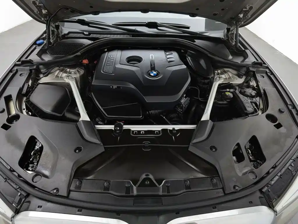 BMW 5 Series — миниатюра 6