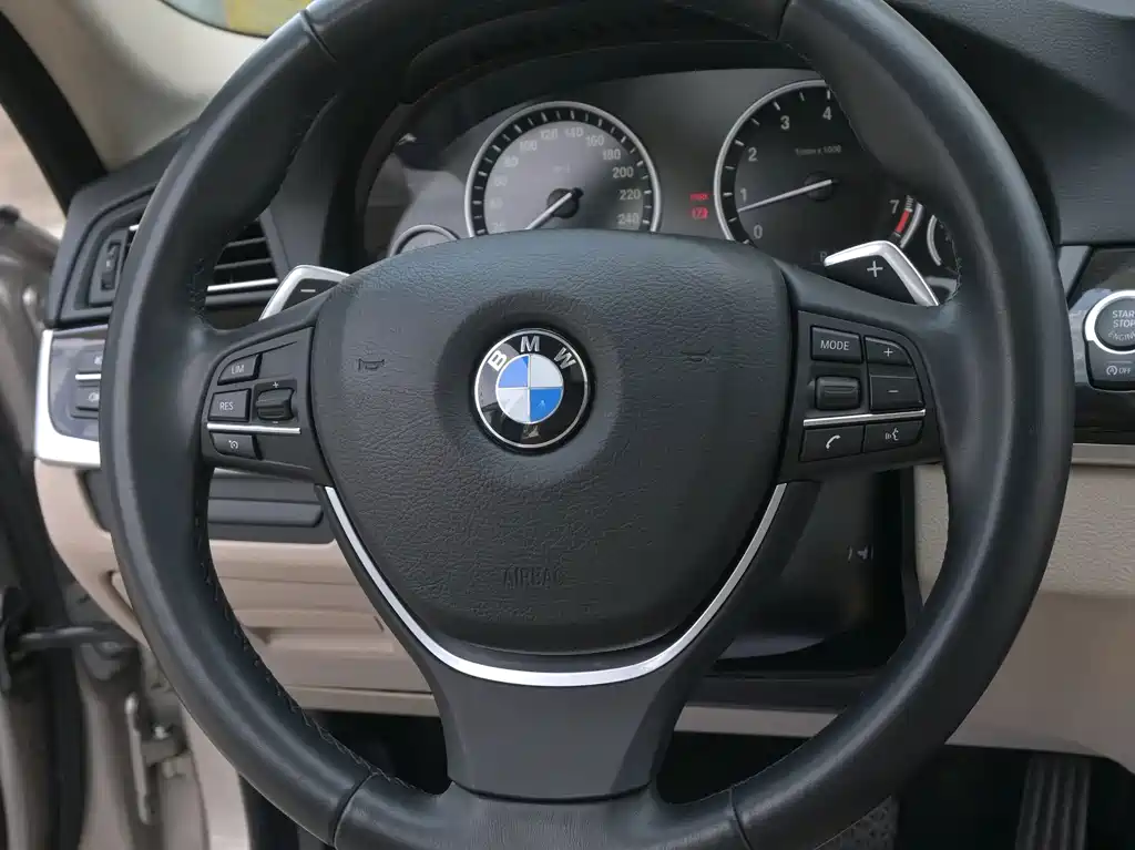 BMW 5 Series — миниатюра 10