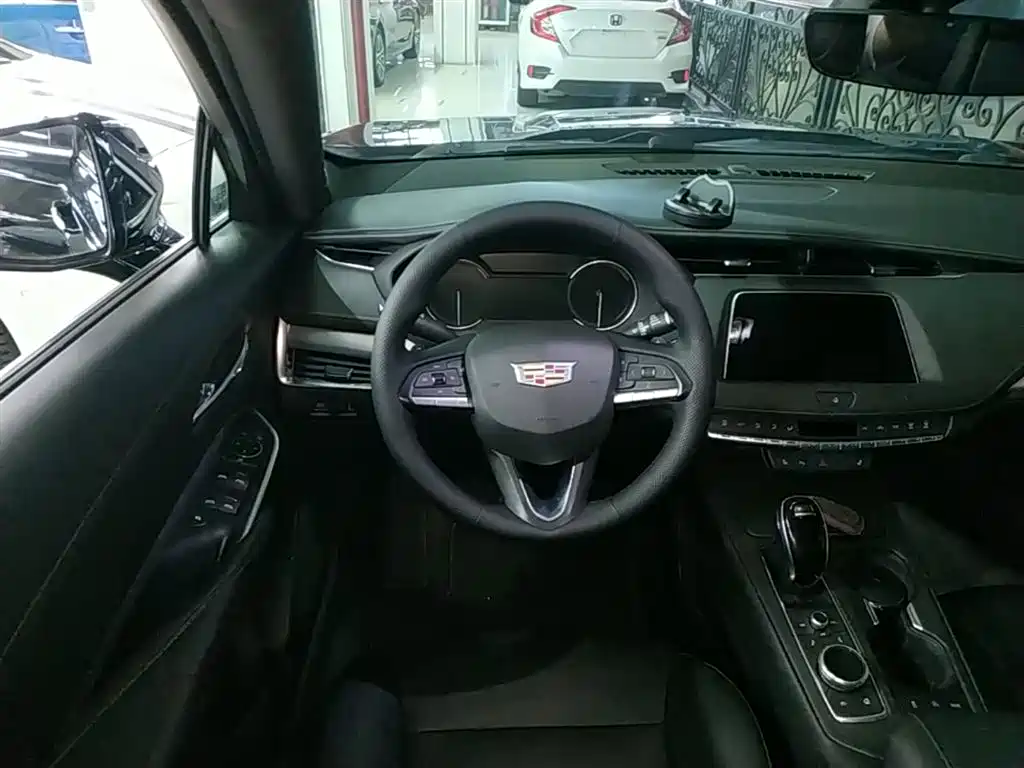 Cadillac XT4 2021 28T Lead