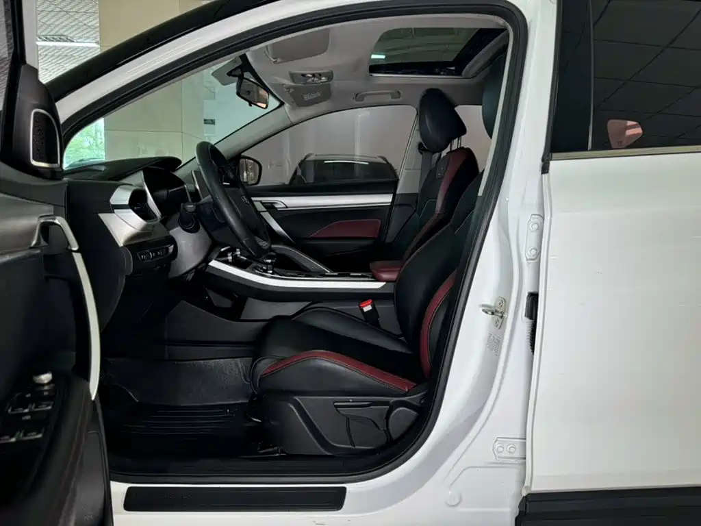 Geely Binyue — миниатюра 15