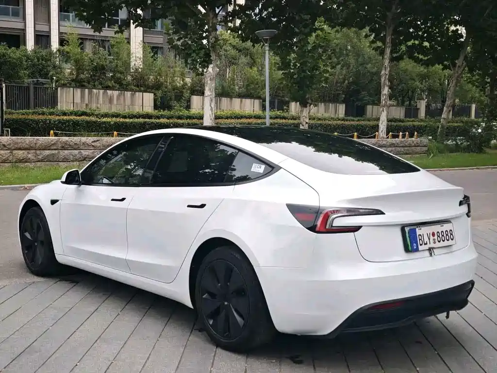 Tesla Model 3 — миниатюра 15