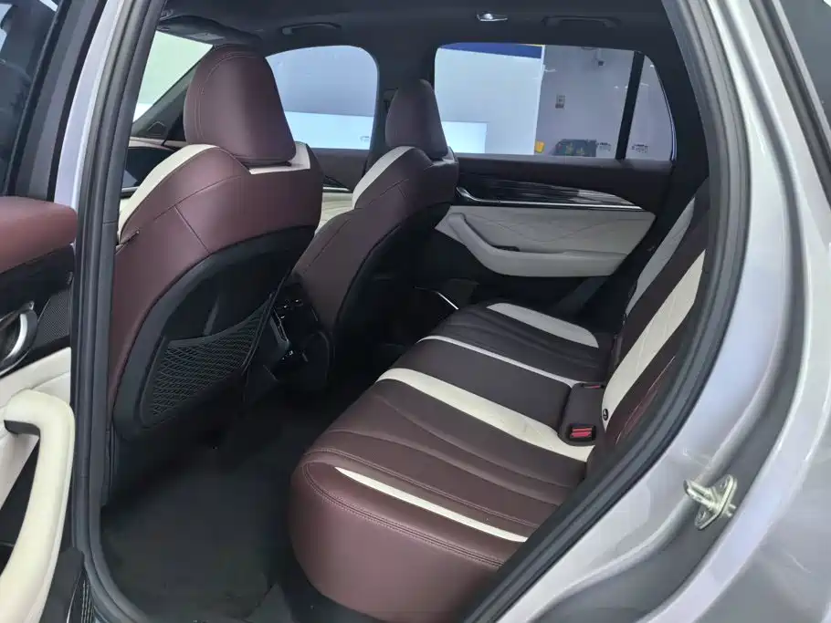 Geely Xingyue L — миниатюра 11