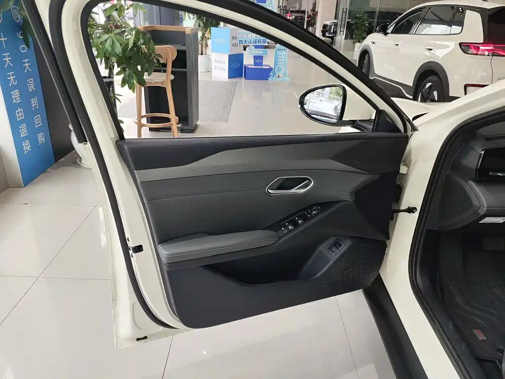 BYD Qin L — миниатюра 5