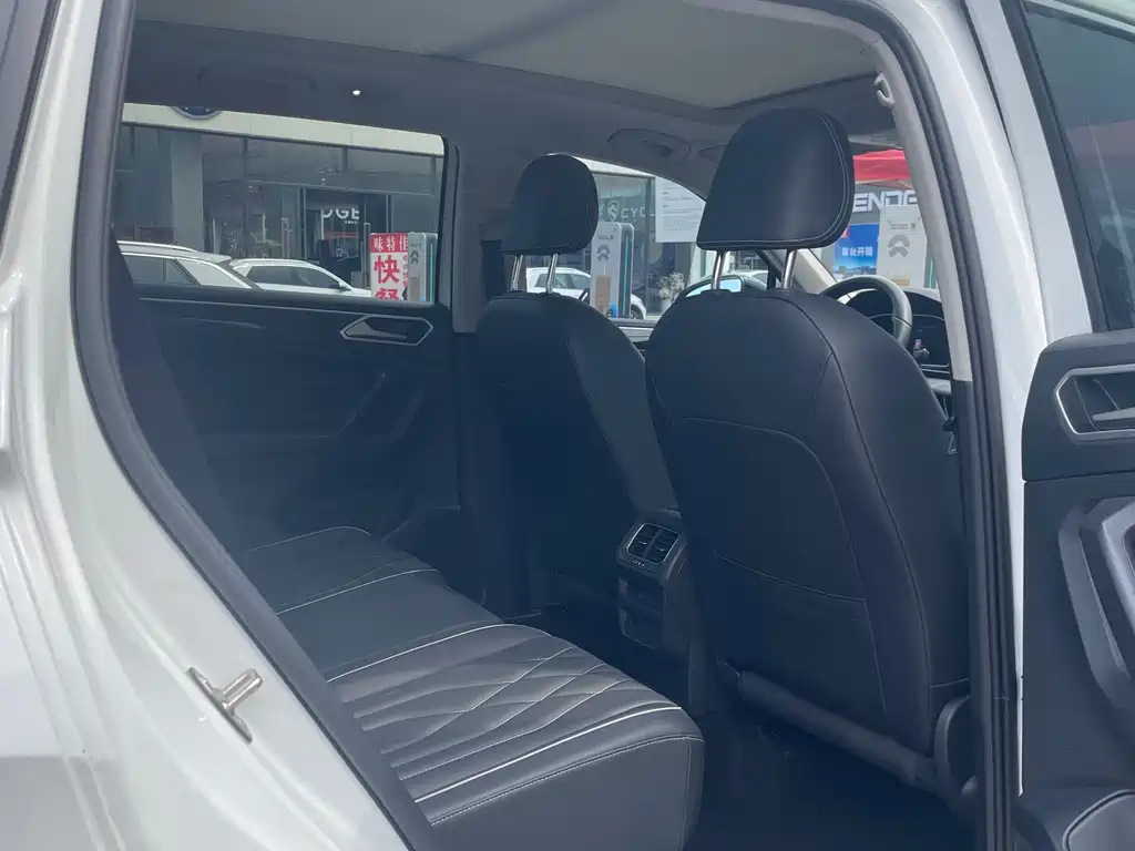 Volkswagen Tiguan L — миниатюра 9