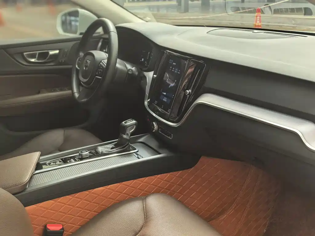 Volvo V60 — миниатюра 5