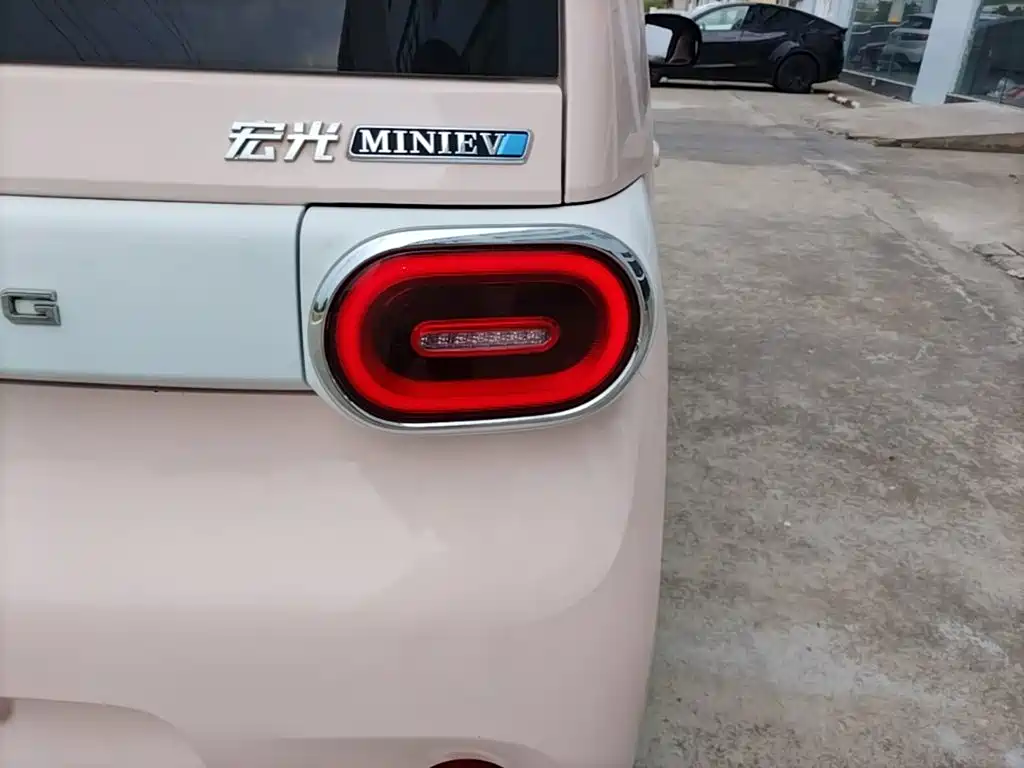 Wuling MINIEV — миниатюра 8