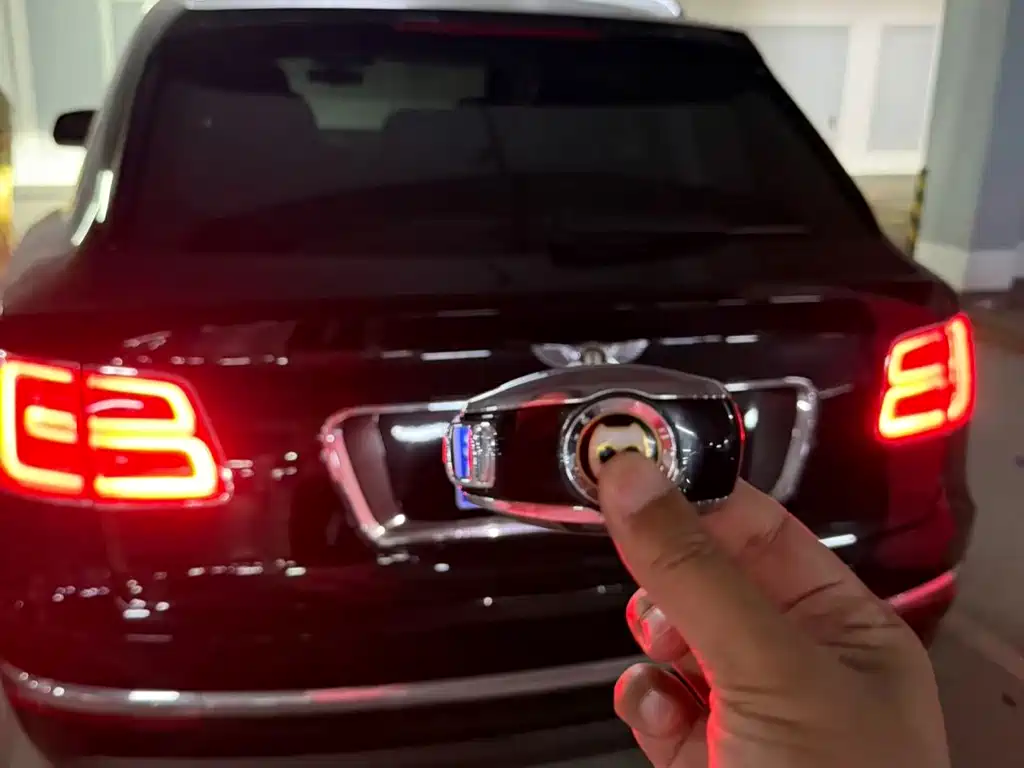Bentley Bentayga — миниатюра 9