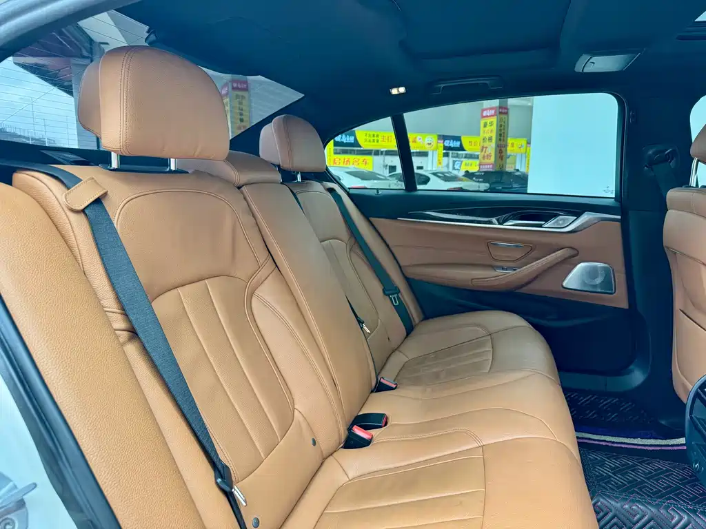 BMW 5 Series — миниатюра 12