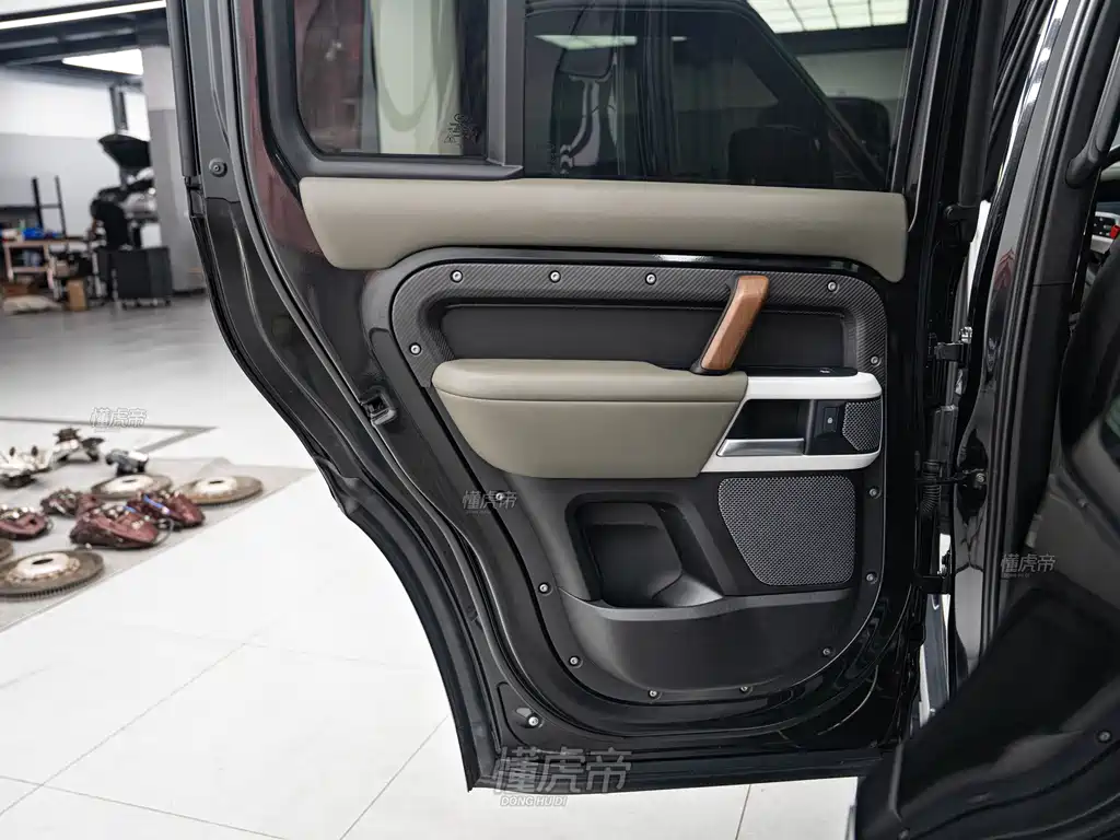 Land Rover Defender — миниатюра 14