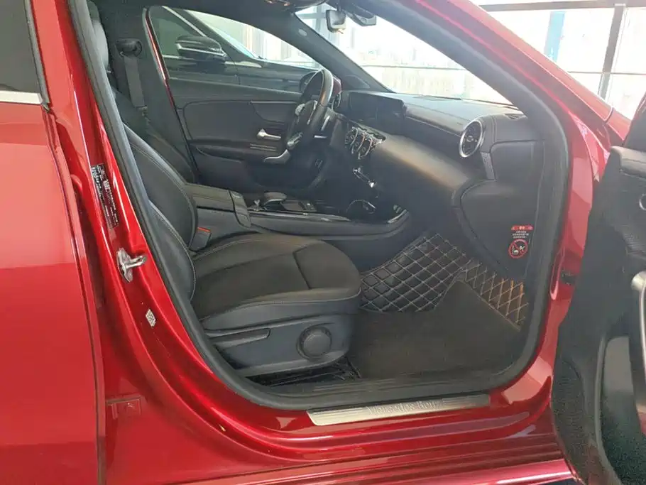 Mercedes-Benz A-Class — миниатюра 8