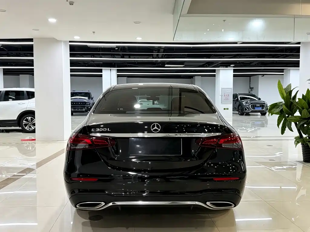 Mercedes-Benz E-Class — миниатюра 8