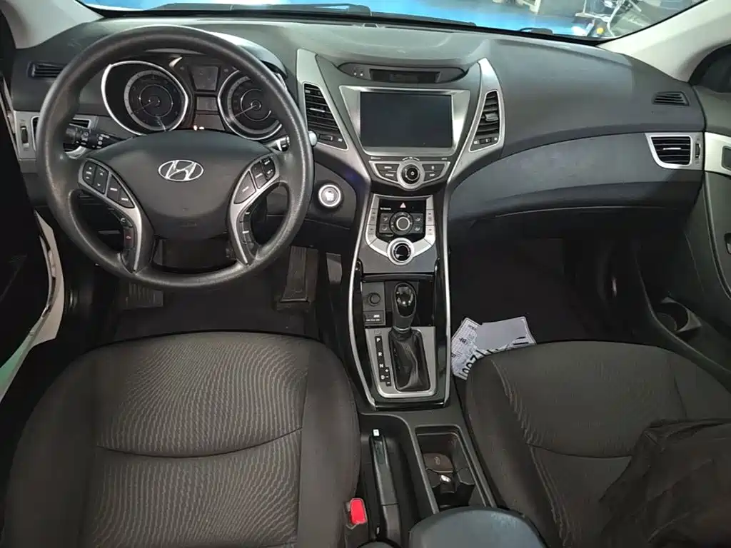 Hyundai Elantra Langdong — миниатюра 10