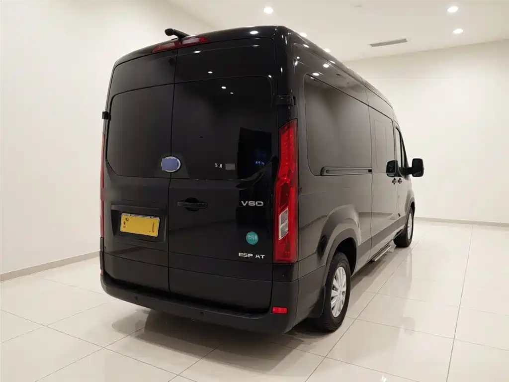 Maxus V90 2022 2.0T AT 6/7 мест